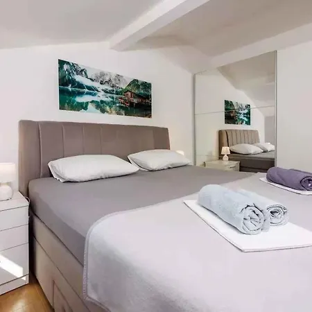 In 39041 Lejlighed Dramalj