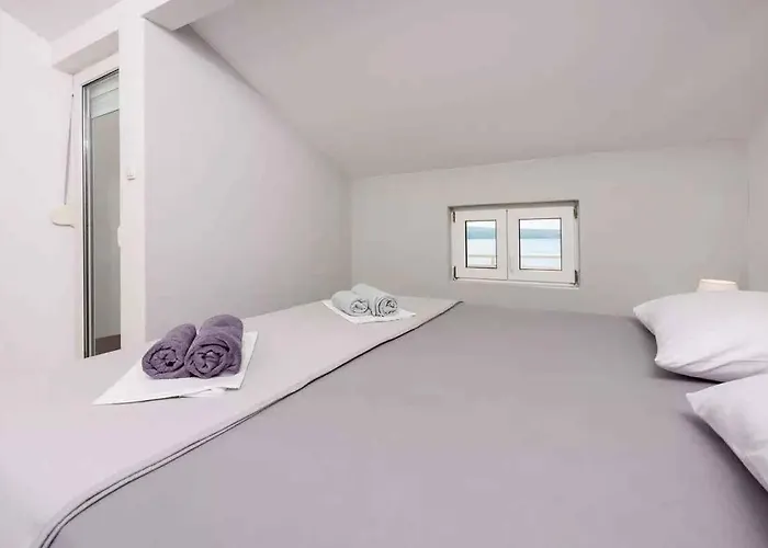 Apartment In 39041 Dramalj